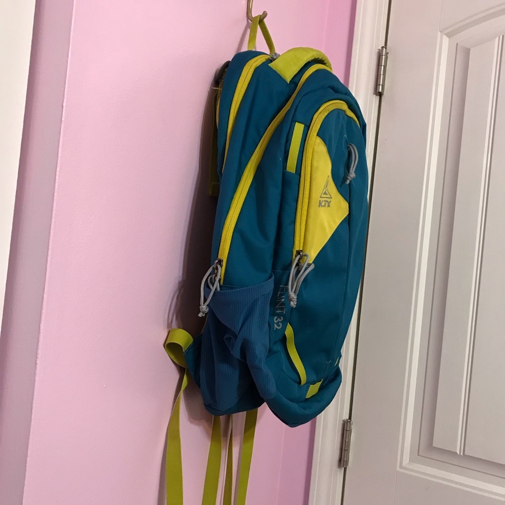 Kelty Flint 32L Backpack in teal and lime green - Picture 2 of 14